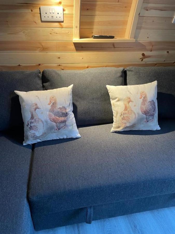 Glamping Pods Apartment มิลกาย ภายนอก รูปภาพ