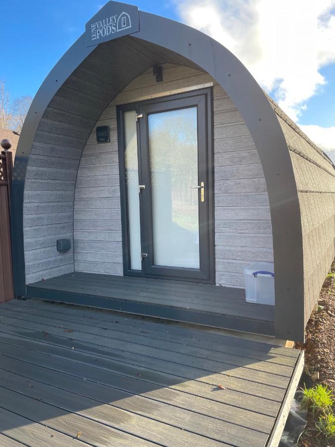 Glamping Pods Apartment มิลกาย ภายนอก รูปภาพ