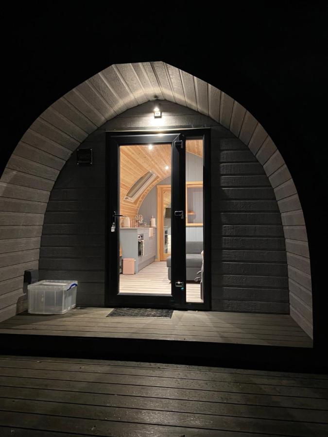 Glamping Pods Apartment มิลกาย ภายนอก รูปภาพ