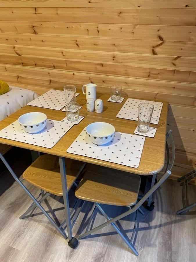 Glamping Pods Apartment มิลกาย ภายนอก รูปภาพ