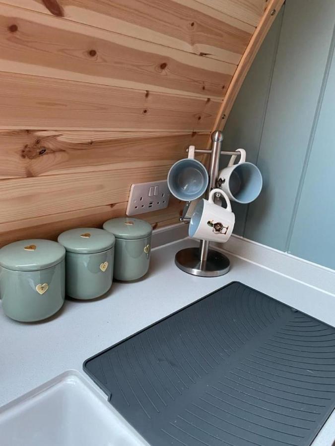 Glamping Pods Apartment มิลกาย ภายนอก รูปภาพ