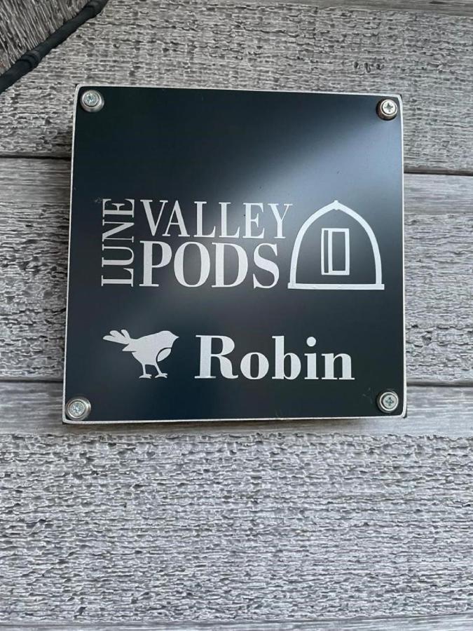 Glamping Pods Apartment มิลกาย ภายนอก รูปภาพ