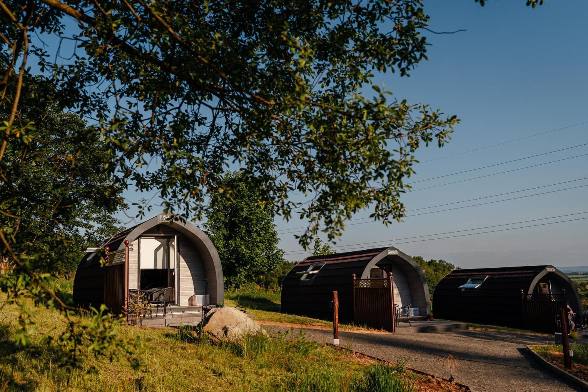 Glamping Pods Apartment มิลกาย ภายนอก รูปภาพ