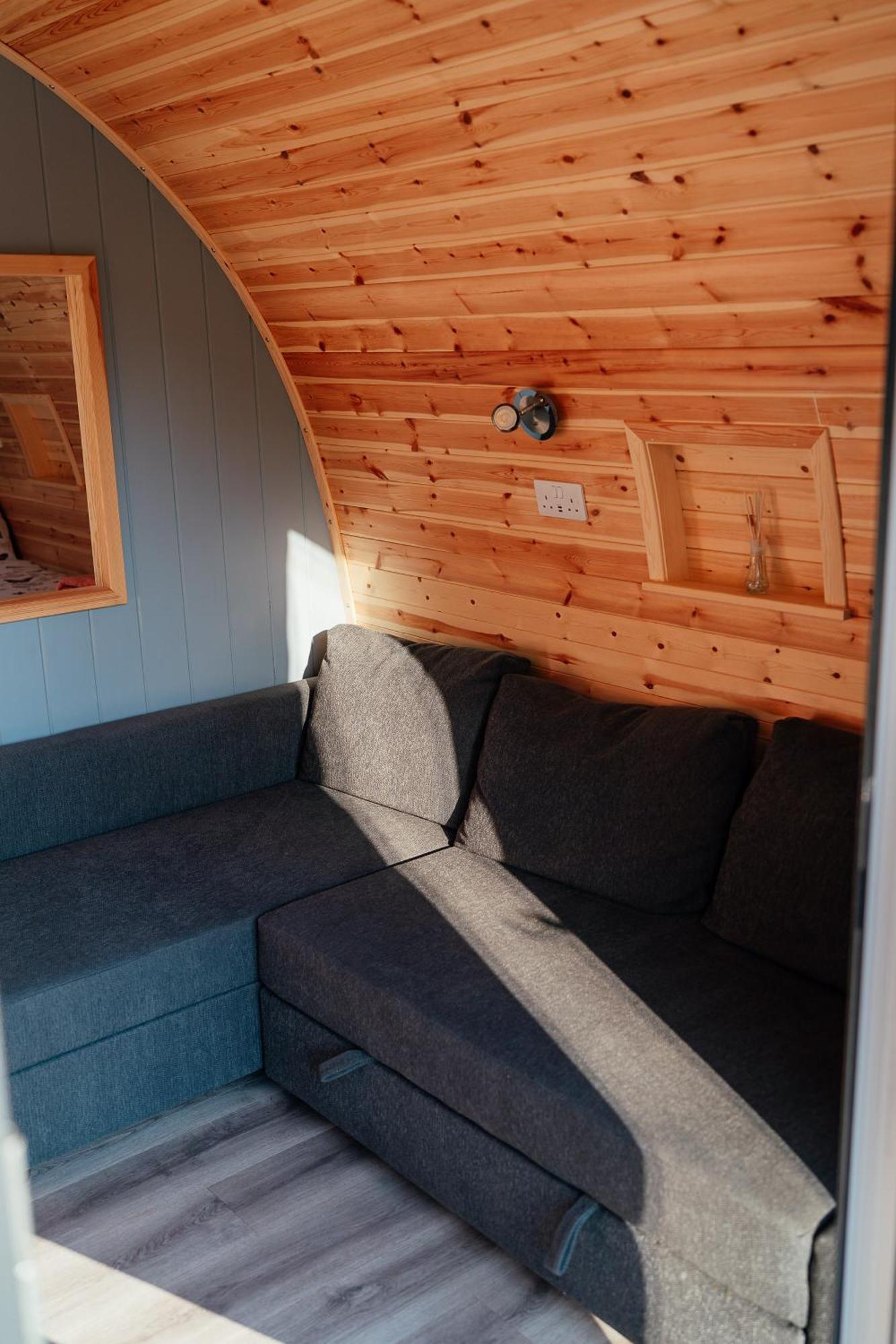 Glamping Pods Apartment มิลกาย ภายนอก รูปภาพ